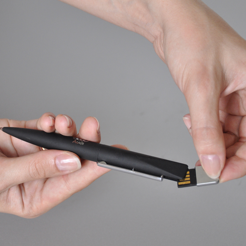 Набор ручка c флеш-картой 8Гб + зарядное устройство 4000 mAh в футляре