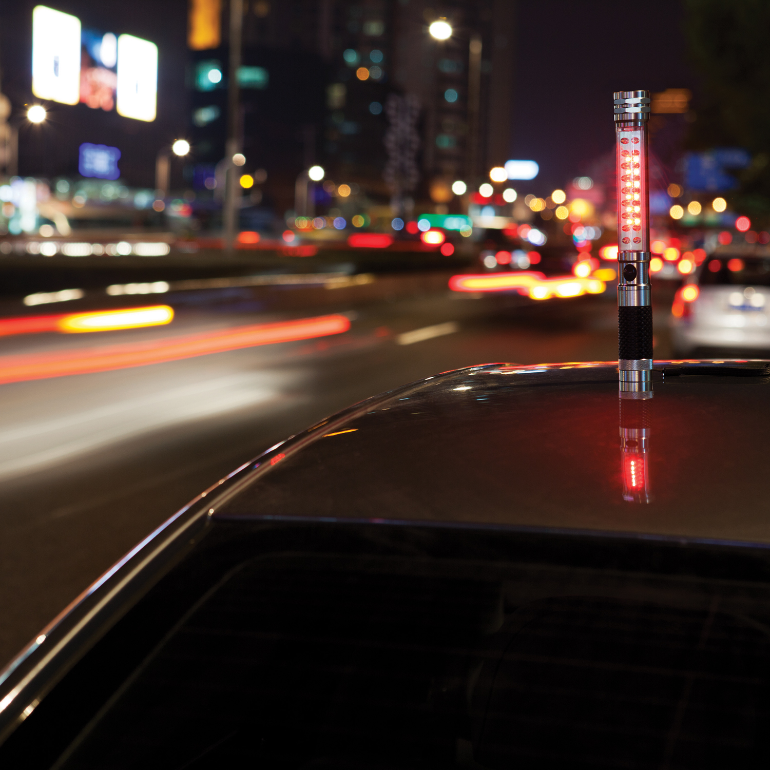 Автомобильный фонарик с аварийным сигналом на магните