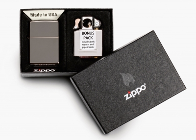 Подарочный набор ZIPPO: зажигалка Black Ice® и вставной блок для зажигалок для трубок