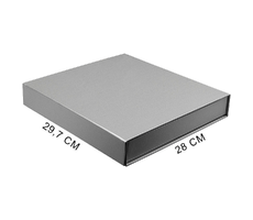 Подарочная коробка, размер 29,7*28,0*4,5 см,  Solution Prestige Magnum Linen  с магнитным клапаном под индивидуальную вырубку, серебристая, с бежевым ложементом